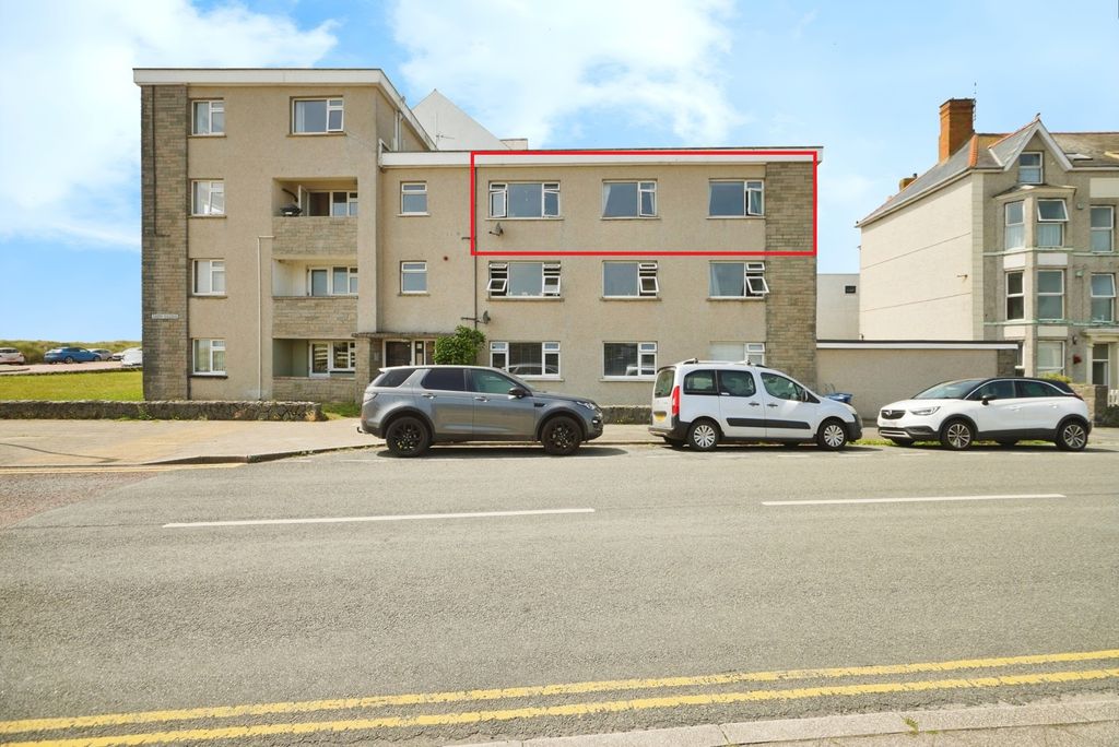 3 bed flat for saleEmbankment Road, Pwllheli, Gwynedd LL53