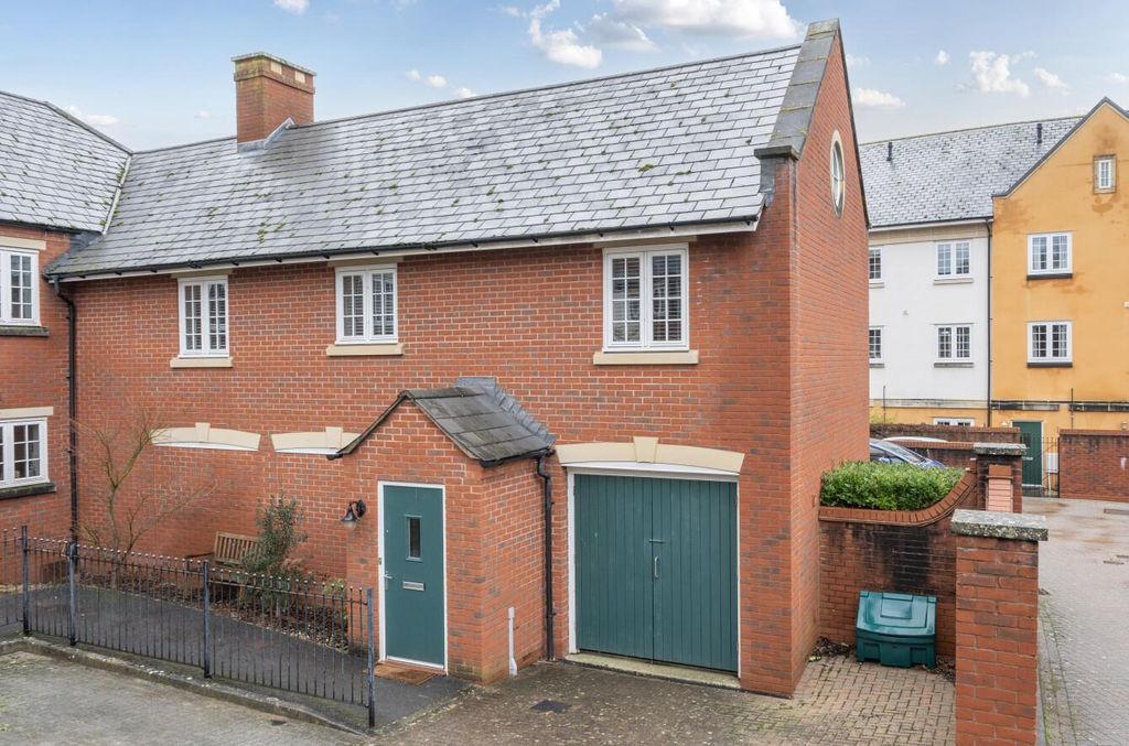 2 bed flat for saleHeyridge Meadow, Cullompton, Devon EX15