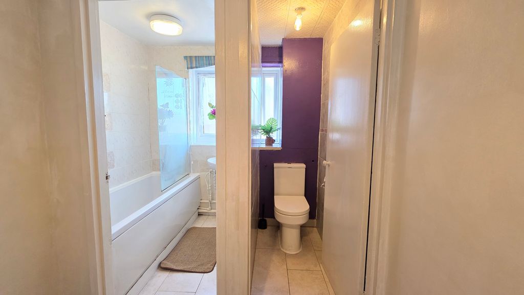 Additional image 20 of 3 bed flat for saleBradwell Avenue, Dagenham RM10
