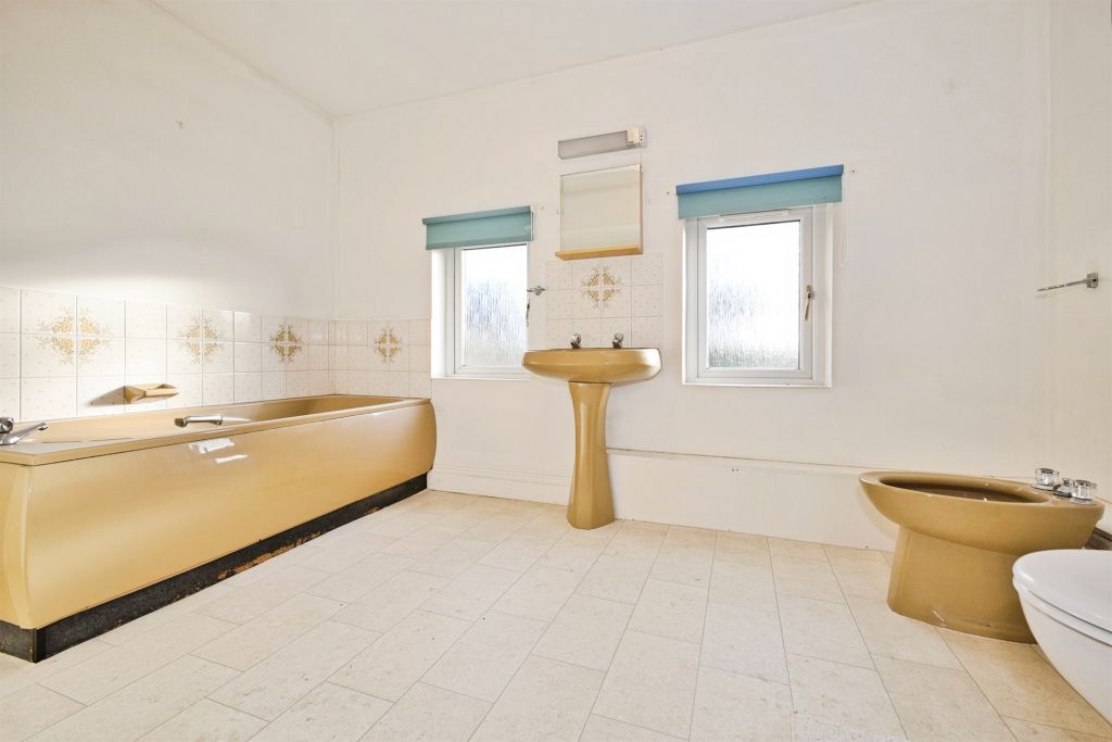 Additional image 6 of 4 bed terraced house for saleBarn Street, Crewkerne TA18