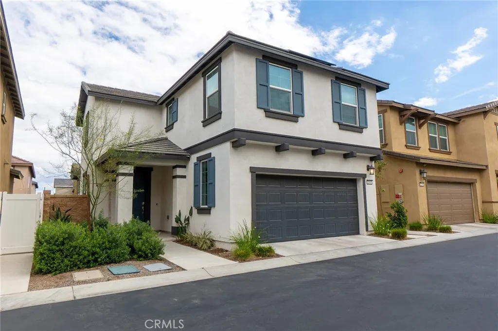 2464 Gunner Ridge Way, Rialto, CA 92377 photo 3