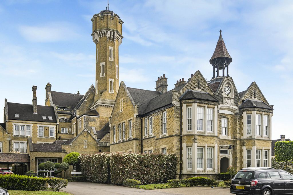 2 bed flat for saleBunstone Hall, Chapel Drive, Dartford DA2