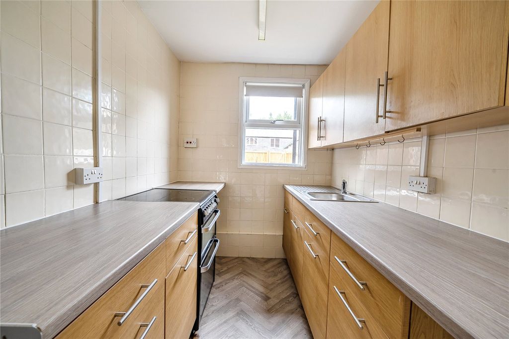 2 bed flat for saleStation Road, Ilminster, Somerset TA19 photo 3