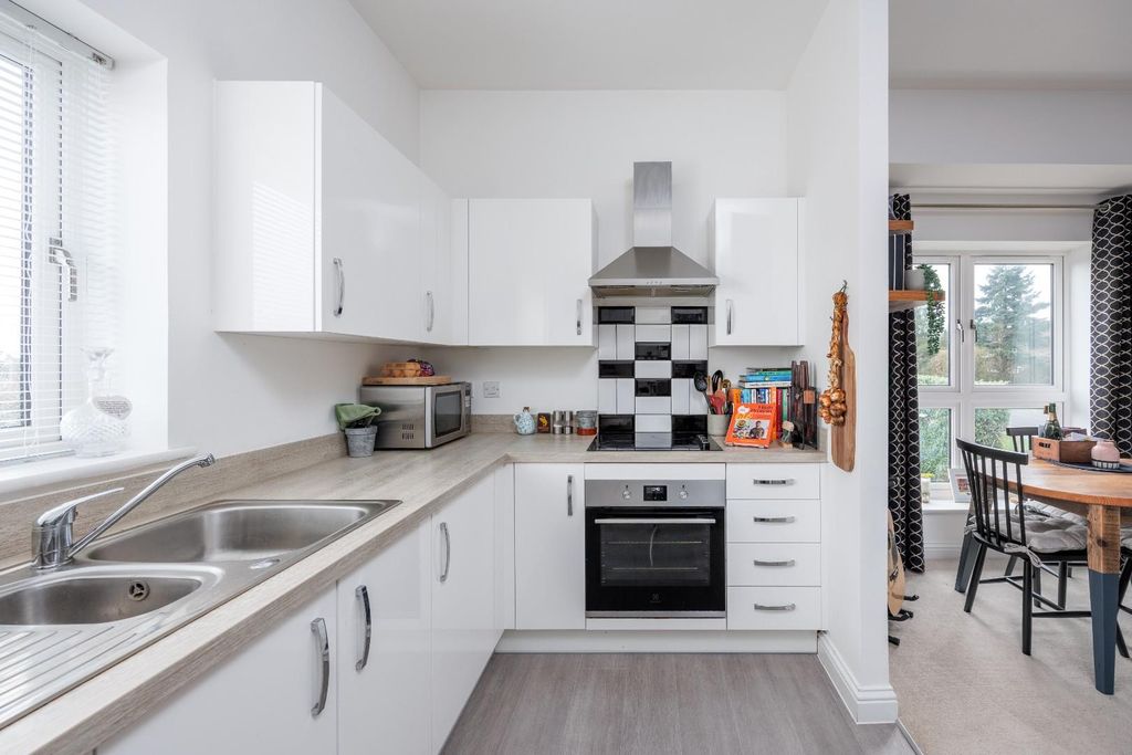 Additional image 6 of 2 bed flat for saleBailey Place, Crowborough TN6