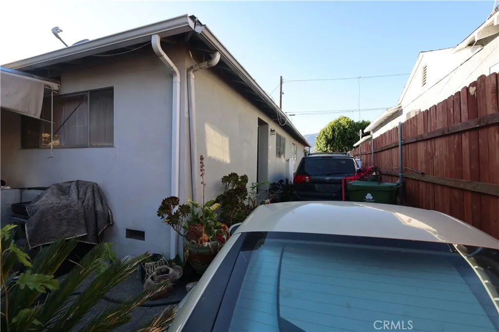 7724 Yates St, Tujunga, CA 91042 photo 3