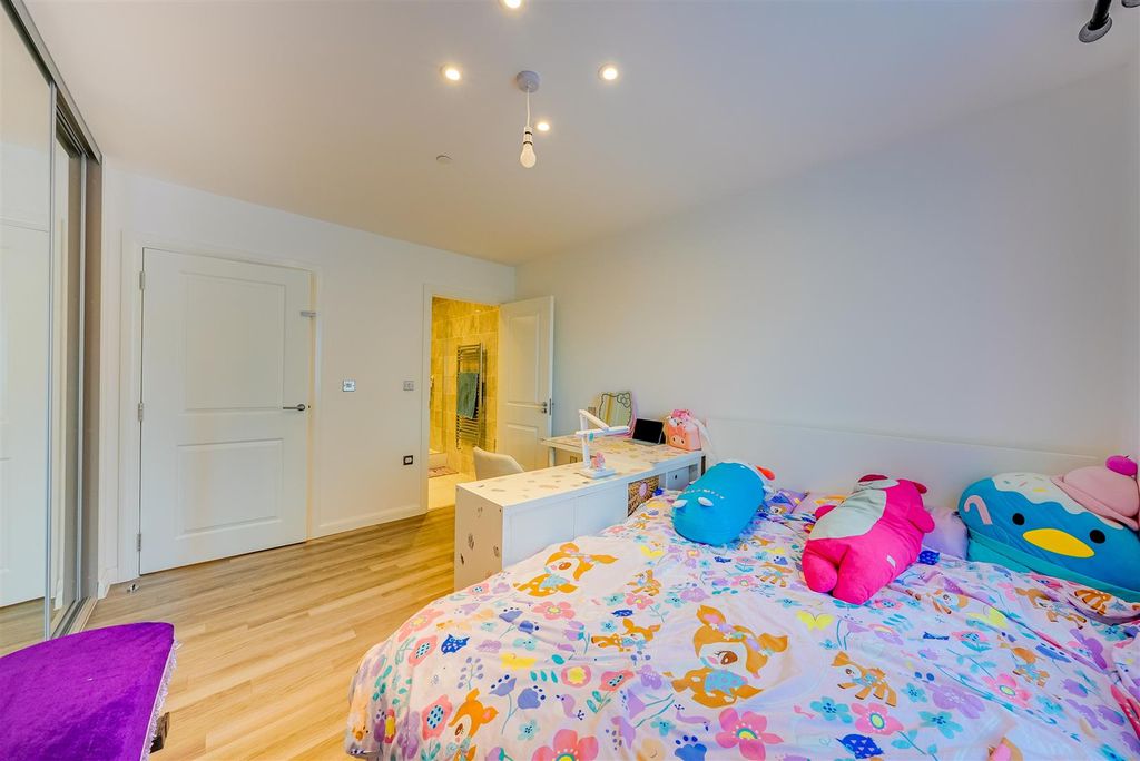 2 bed flat for saleTruman Way, Dartford DA1 photo 5
