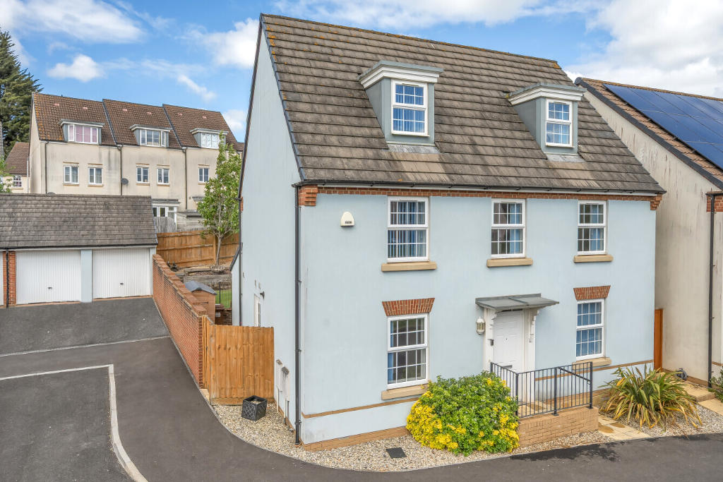 5 bed detached house for saleGreystone Walk, Cullompton, Devon EX15