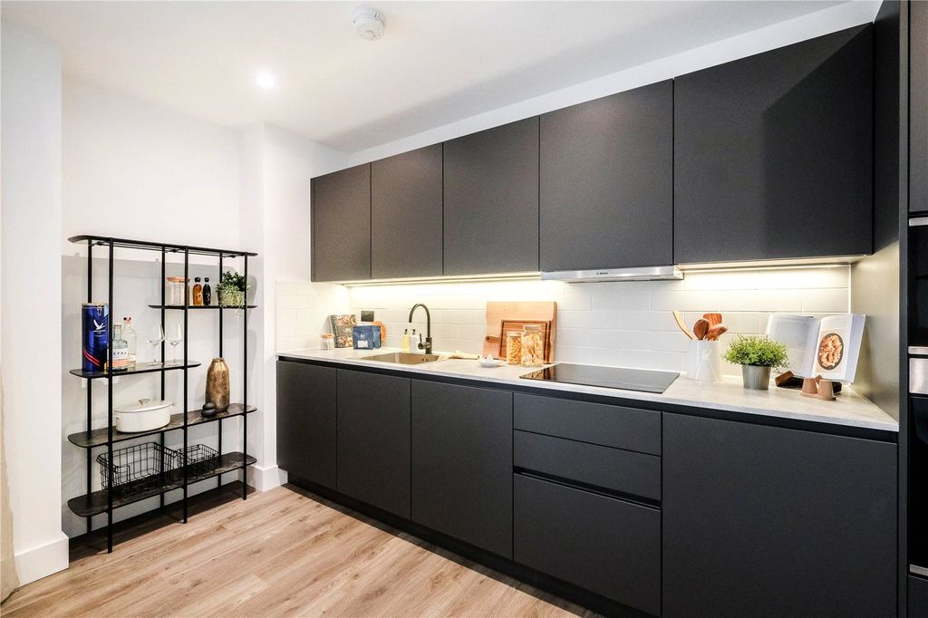 3 bed flat for salePoplar Walk, Croydon CR0 photo 2