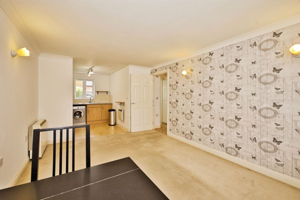 1 bed flat for saleMonk Barton Close, Yeovil BA21 photo 4