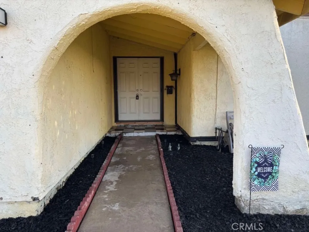 994 E Gladwick St, Carson, CA 90746 photo 2