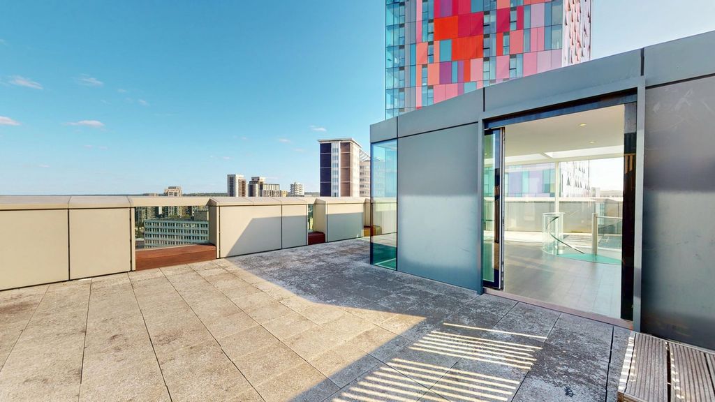 3 bed flat for saleTennyson Apartments, 1 Saffron Central Square, Croydon CR0