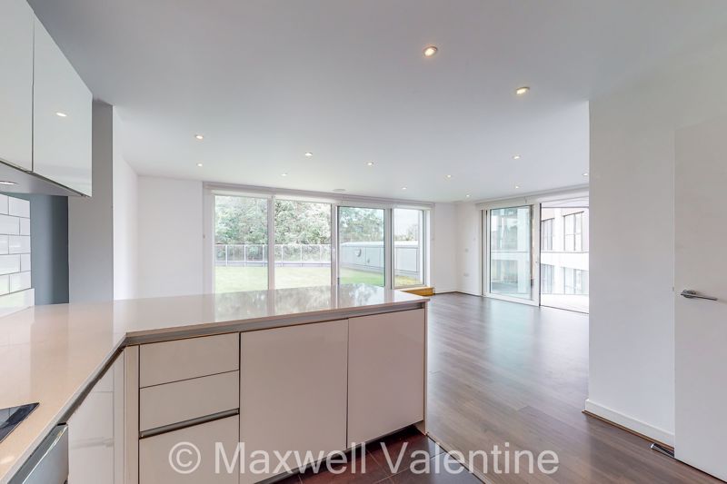 3 bed flat for saleSaffron Central Square, Croydon CR0