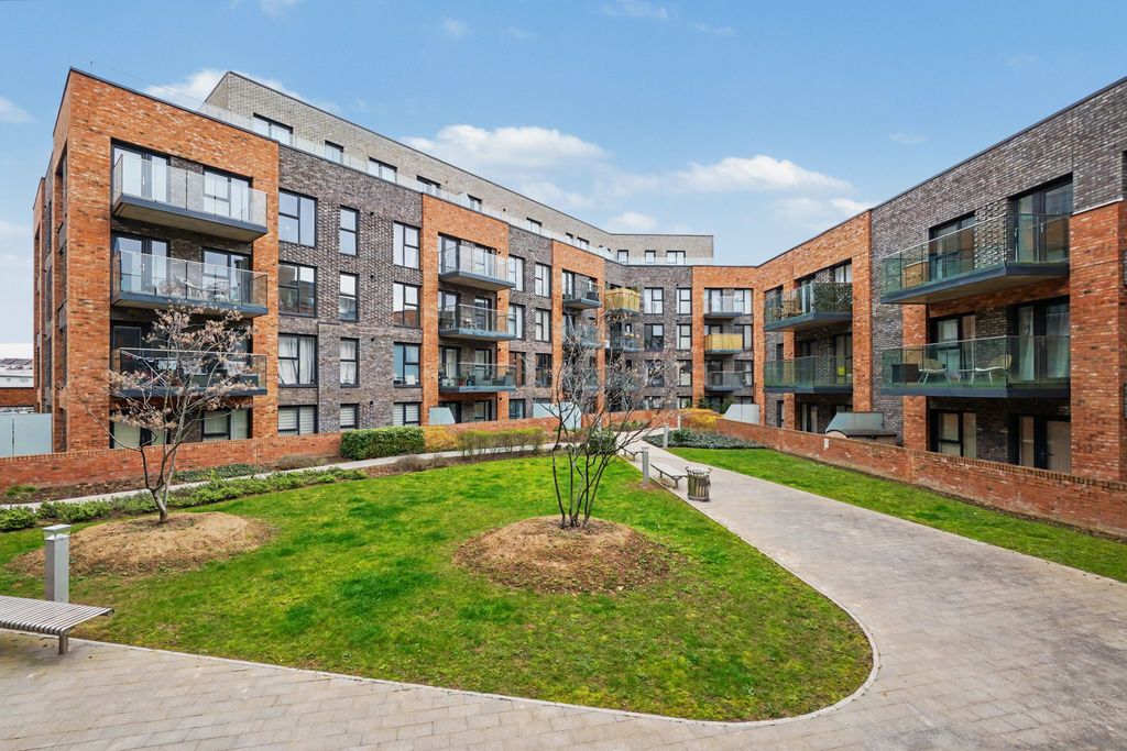 2 bed flat for saleWilliam Mundy Way, Dartford DA1