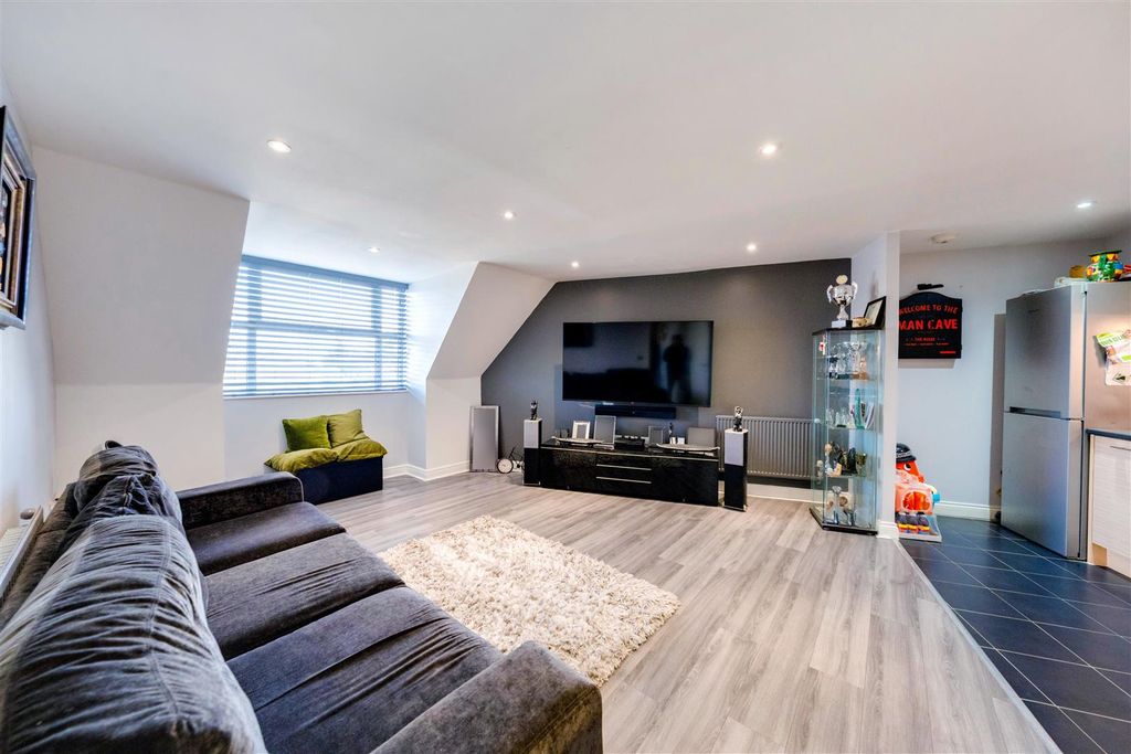Additional image 2 of 1 bed flat for saleTanners Close, Crayford DA1