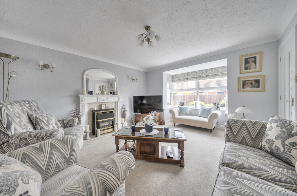 4 bed detached house for saleLancaster Close, Cullompton, Devon EX15 photo 2