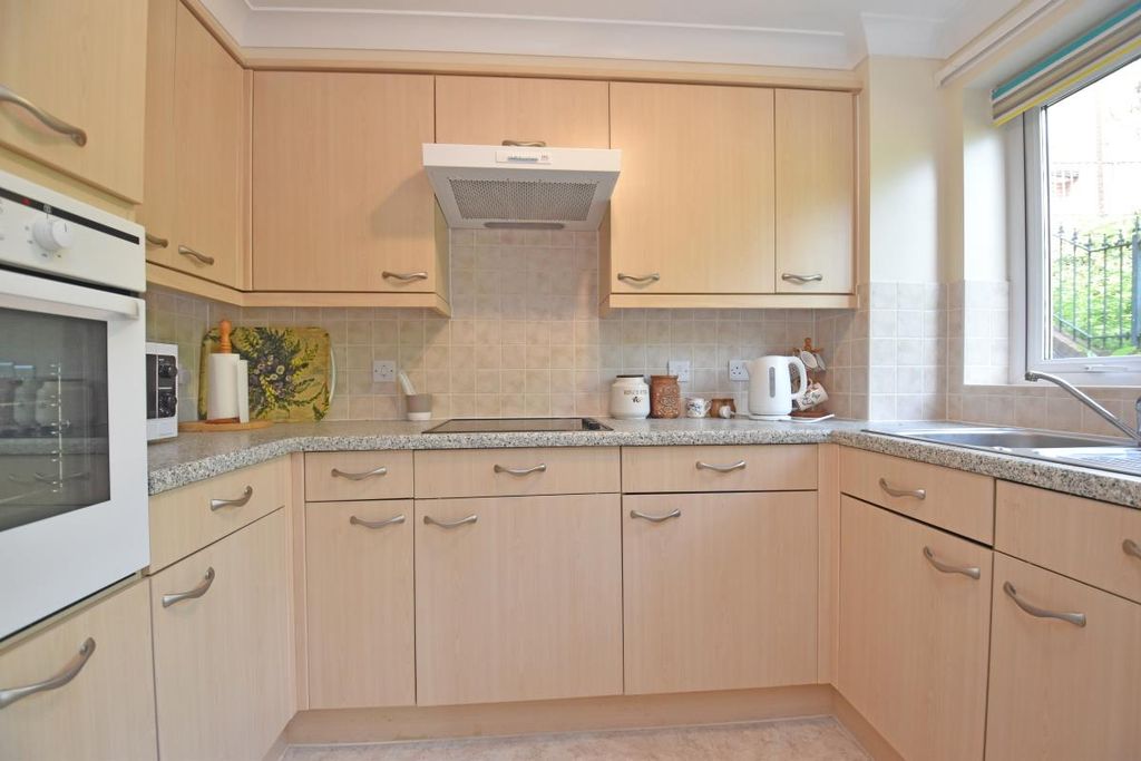 Additional image 2 of 1 bed flat for saleHigh Street, Cullompton EX15