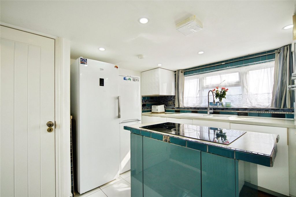 Additional image 16 of 3 bed maisonette for saleRaydons Road, Dagenham, Essex RM9