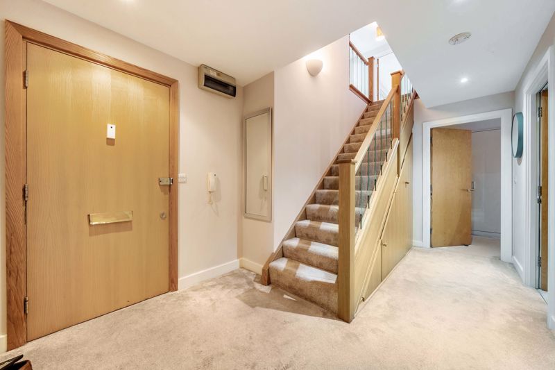 2 bed flat for salePark Lane, Croydon CR0 photo 2