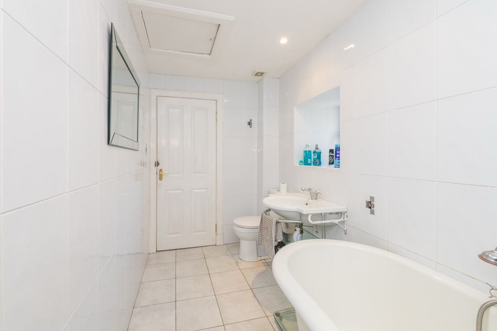 Additional image 10 of 1 bed flat for saleLadywynd, Cupar KY15