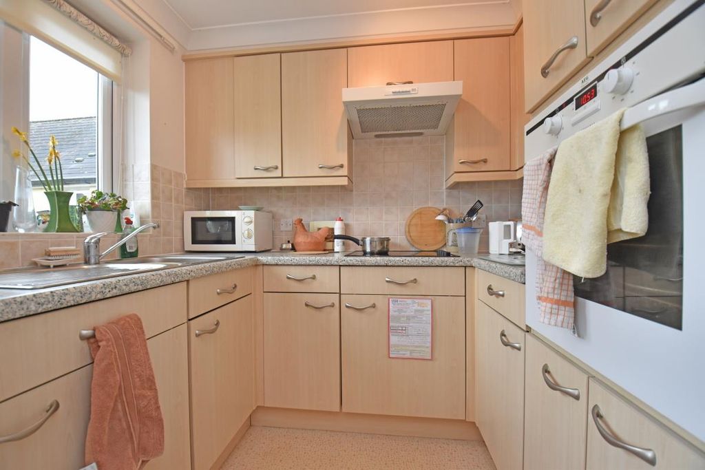 Additional image 4 of 1 bed flat for saleHigh Street, Cullompton EX15