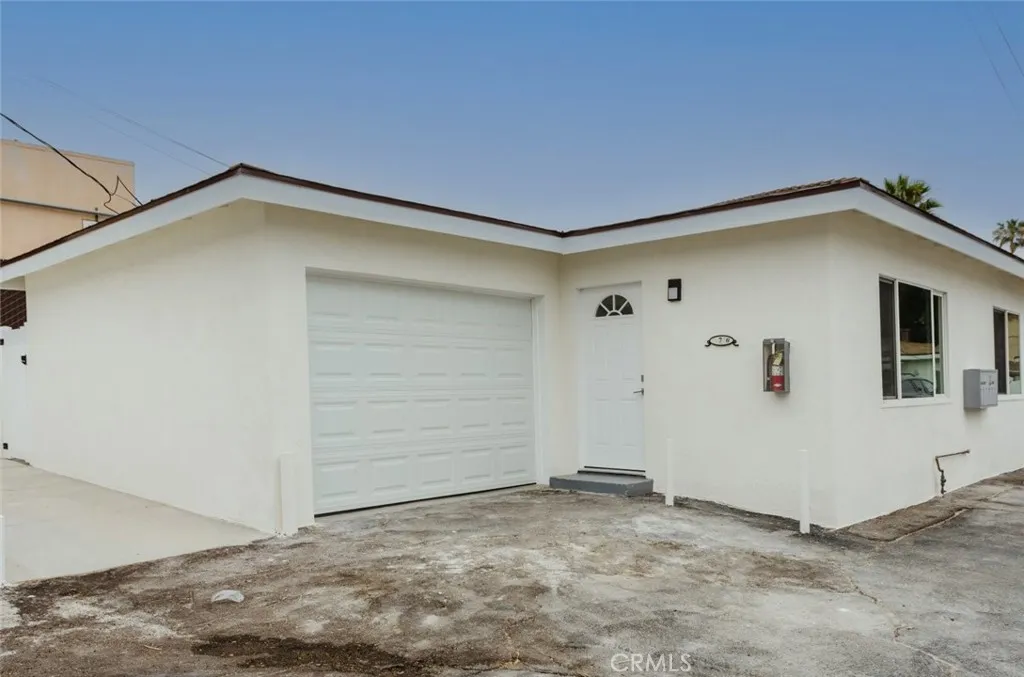 7730 Wyngate St, Tujunga, CA 91042 photo 2