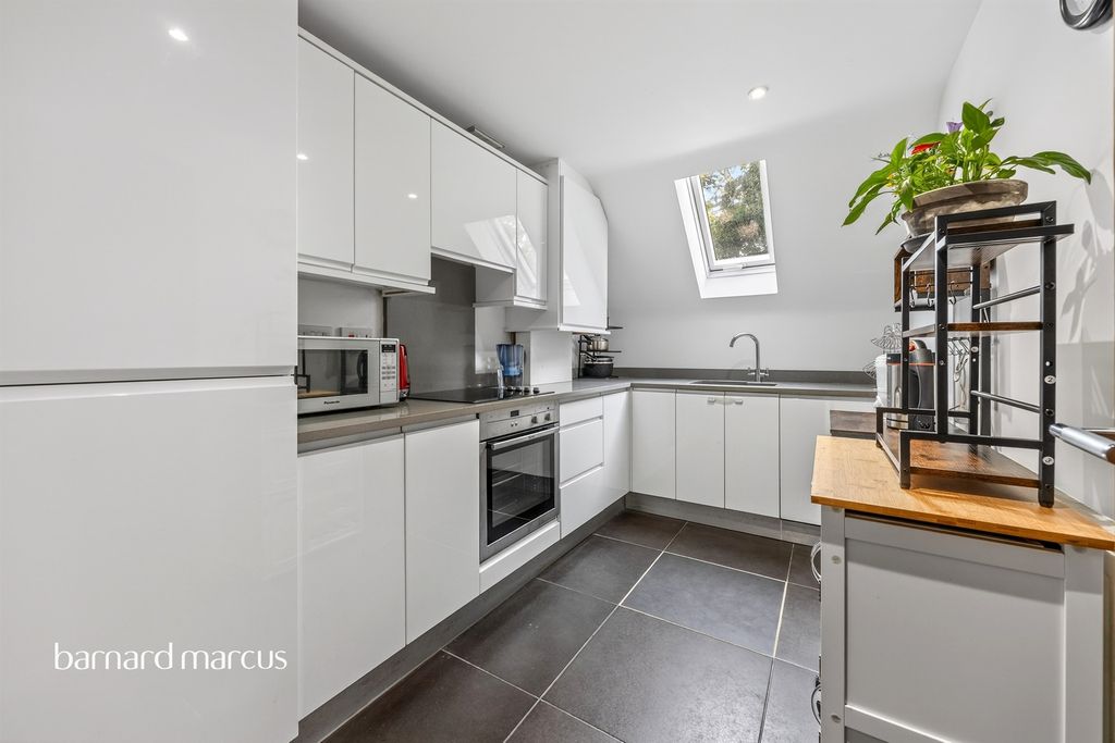 Additional image 2 of 2 bed flat for saleKendra Hall Road, South Croydon CR2