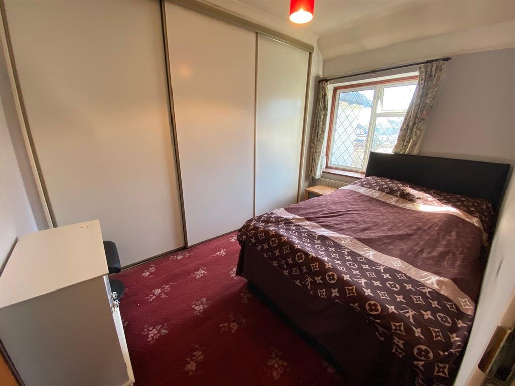 Additional image 15 of 4 bed semi-detached house for saleHunters Hall Road, Dagenham RM10