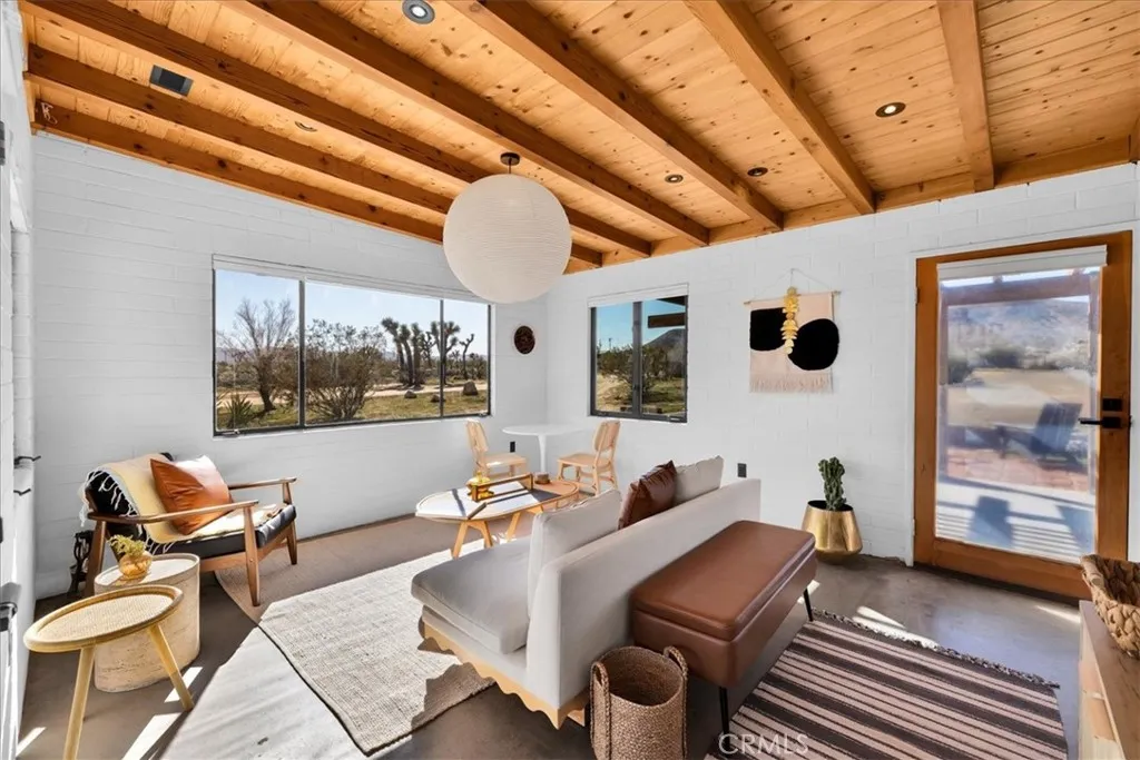 5437 Paradise View Road, Yucca Valley, CA 92284 photo 2