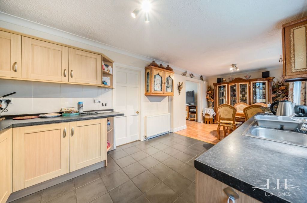 Additional image 9 of 3 bed detached house for saleAldborough Road, Dagenham RM10