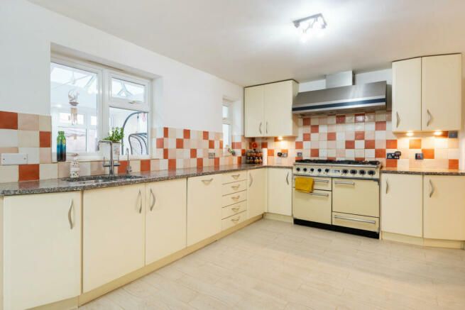 Additional image 3 of 4 bed detached house for saleBench Field, South Croydon CR2