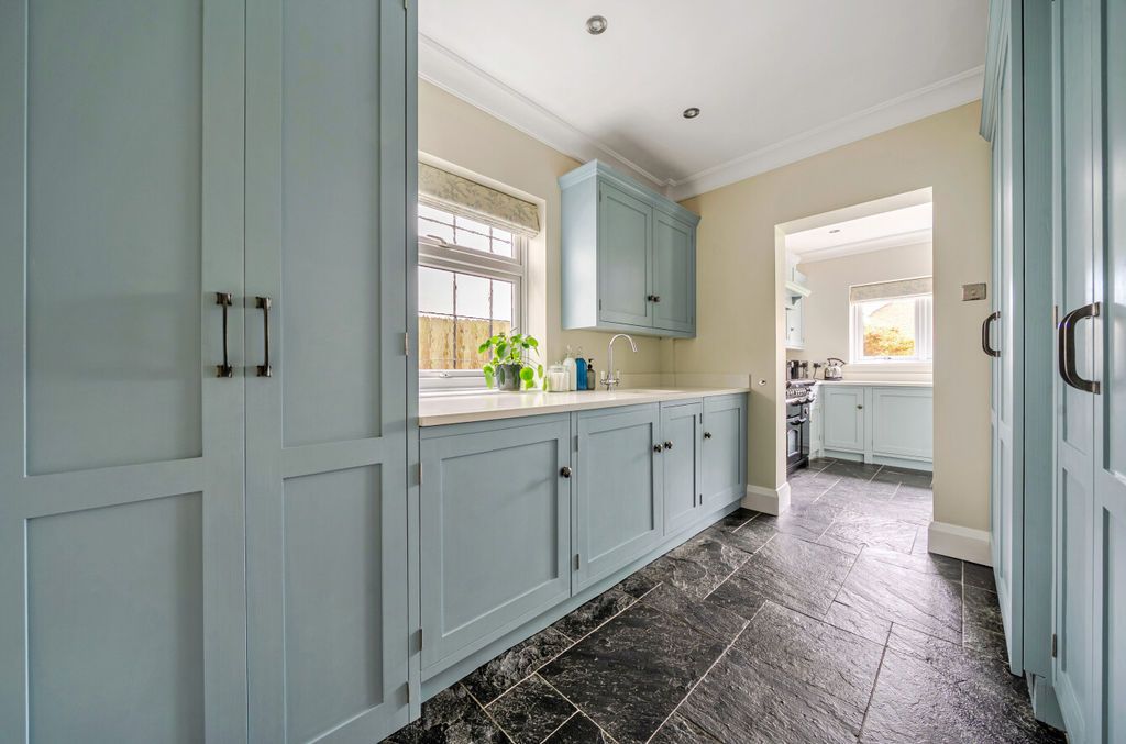Additional image 9 of 7 bed detached house for saleShepherds Lane, Dartford DA1