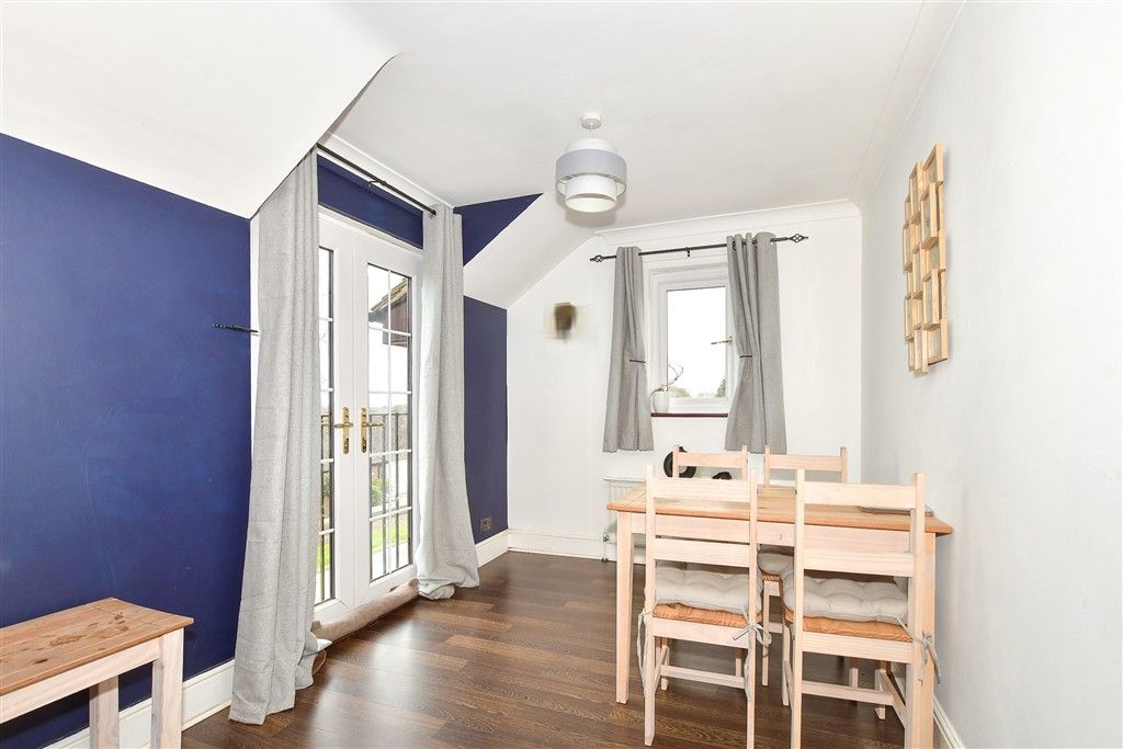2 bed flat for saleCrowborough Hill, Crowborough, East Sussex TN6 photo 5