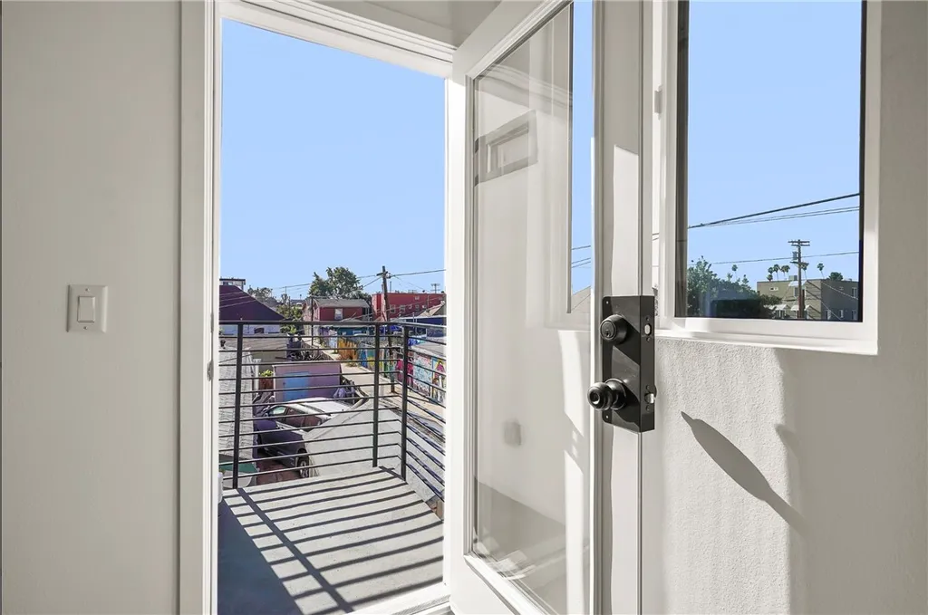 Additional image 8 of 1733 S New Hampshire Ave, Los Angeles, CA 90006