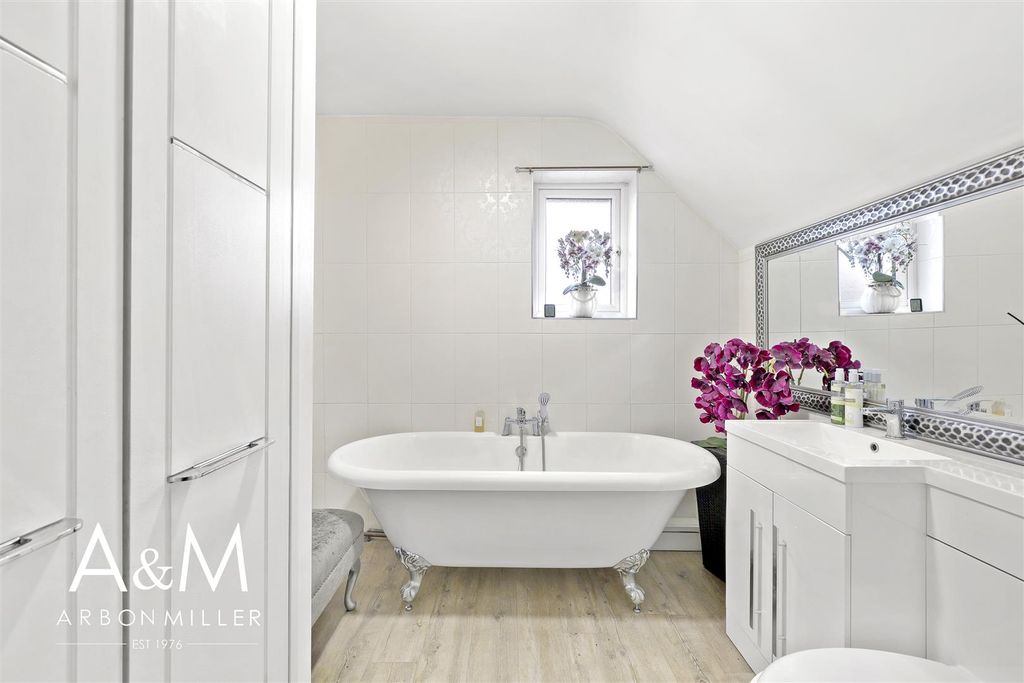 Additional image 18 of 3 bed property for saleMarsh Green Road, Dagenham RM10