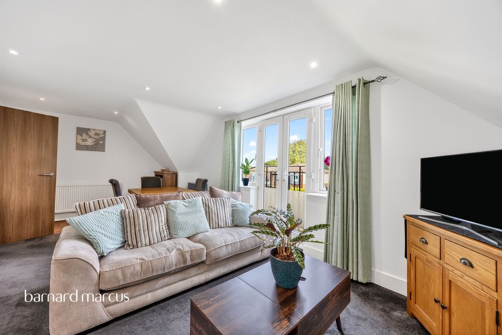 Additional image 8 of 2 bed flat for saleKendra Hall Road, South Croydon CR2