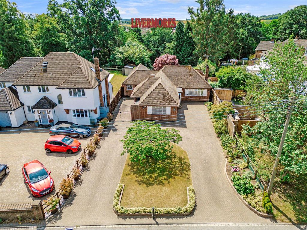 3 bed detached bungalow for saleOakfield Lane, Dartford DA2
