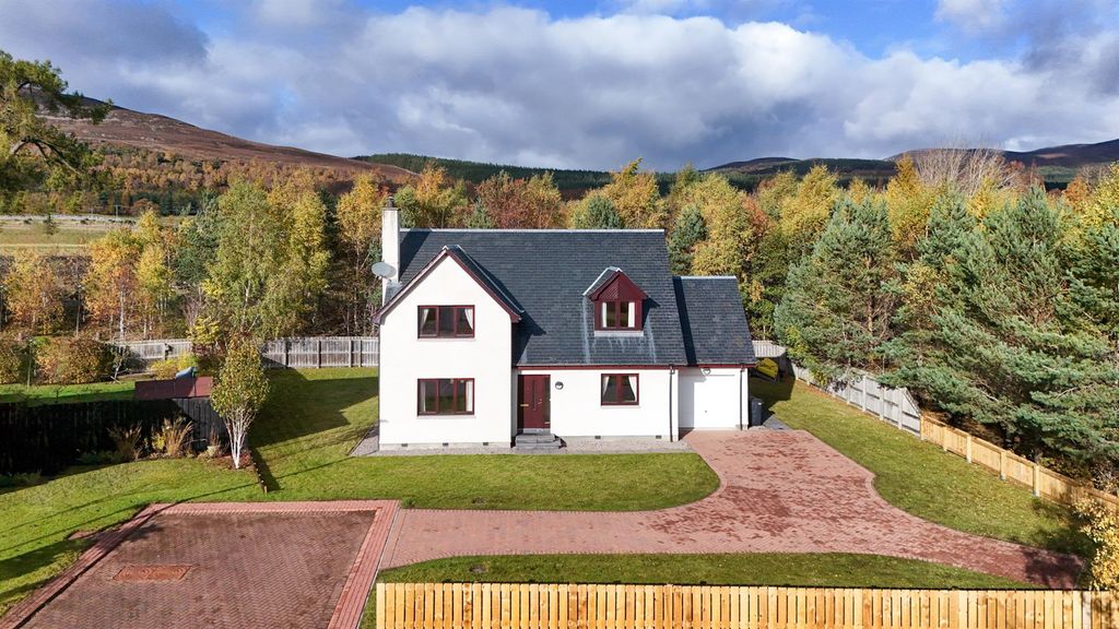 4 bed detached house for sale24 Macbean Road, Kincraig PH21