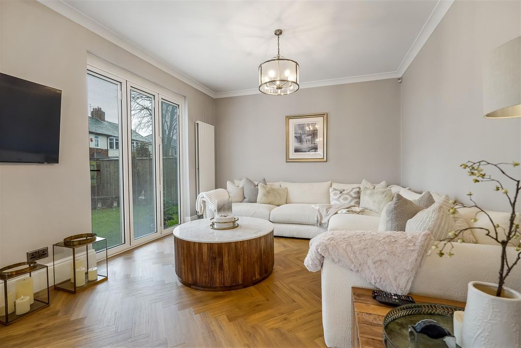 Additional image 20 of 5 bed detached house for salePierremont Gardens, Darlington DL3