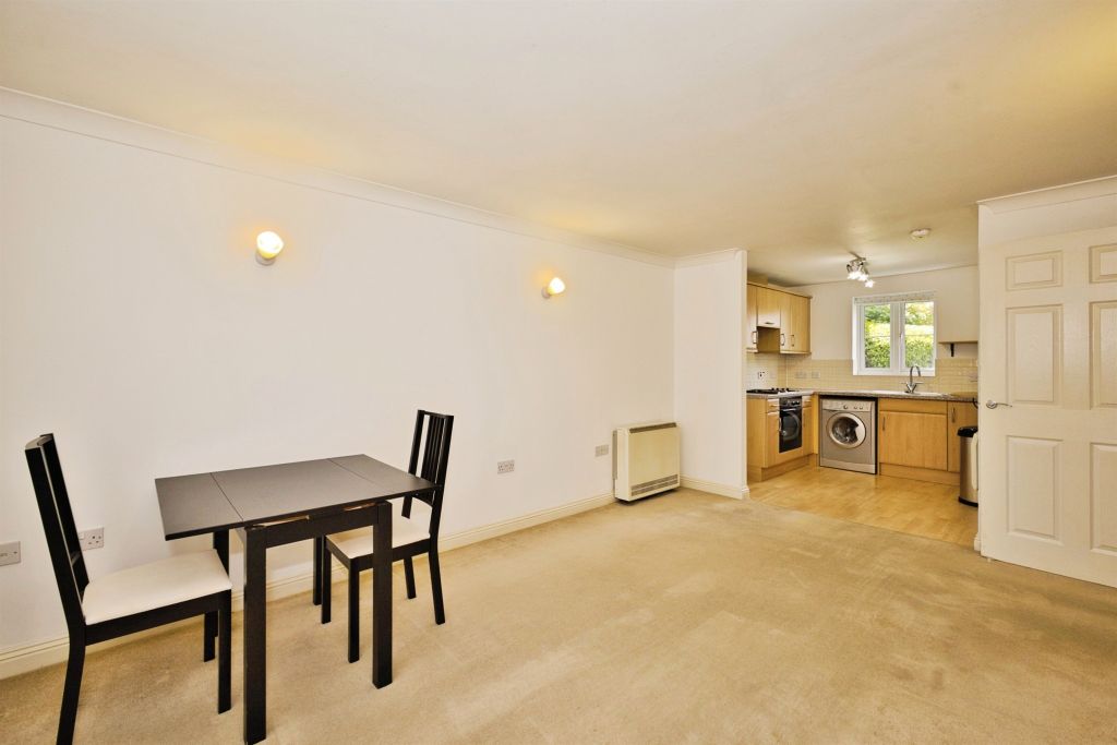 1 bed flat for saleMonk Barton Close, Yeovil BA21 photo 3