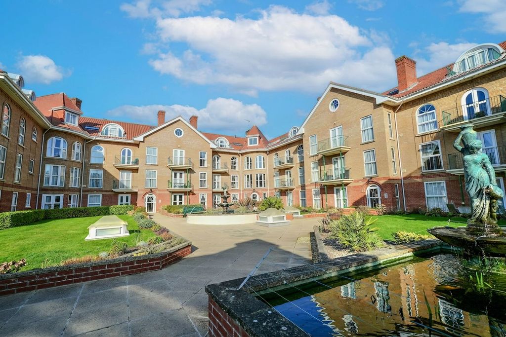 2 bed flat for saleColne Road, Cromer NR27