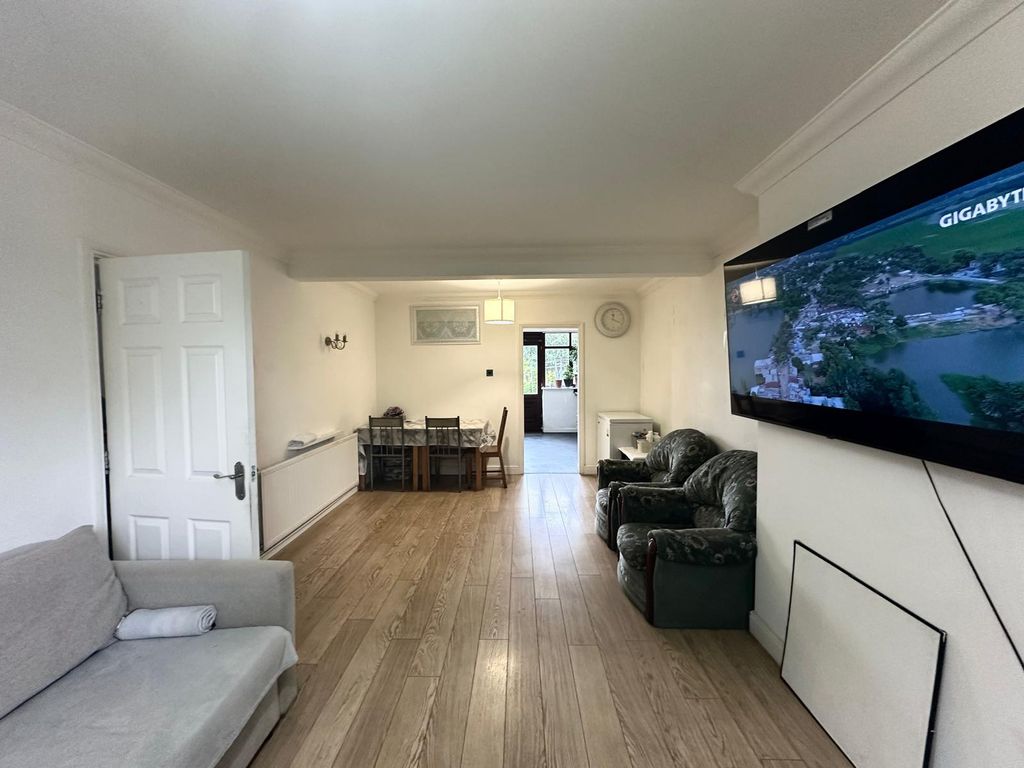 4 bed semi-detached house for saleDagenham RM8
