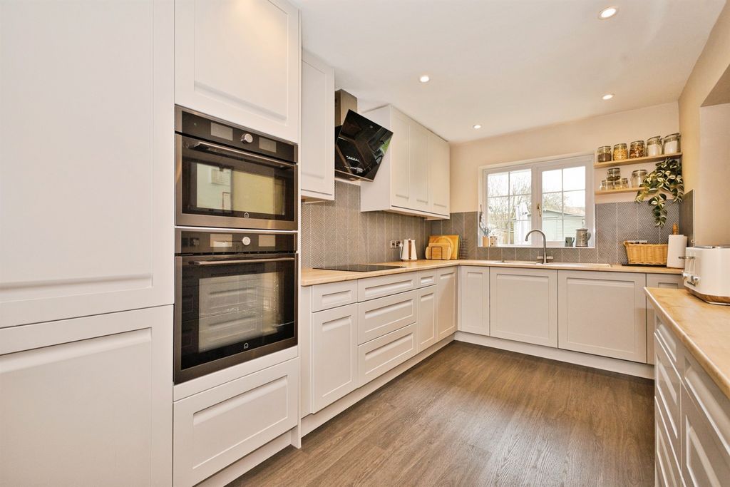 Additional image 7 of 3 bed detached house for saleLaburnum Crescent, Crewkerne TA18