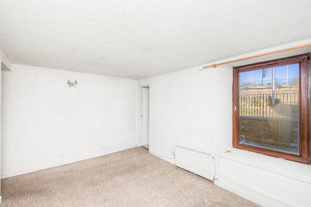Additional image 8 of 2 bed flat for saleRailway Place, Cupar KY15
