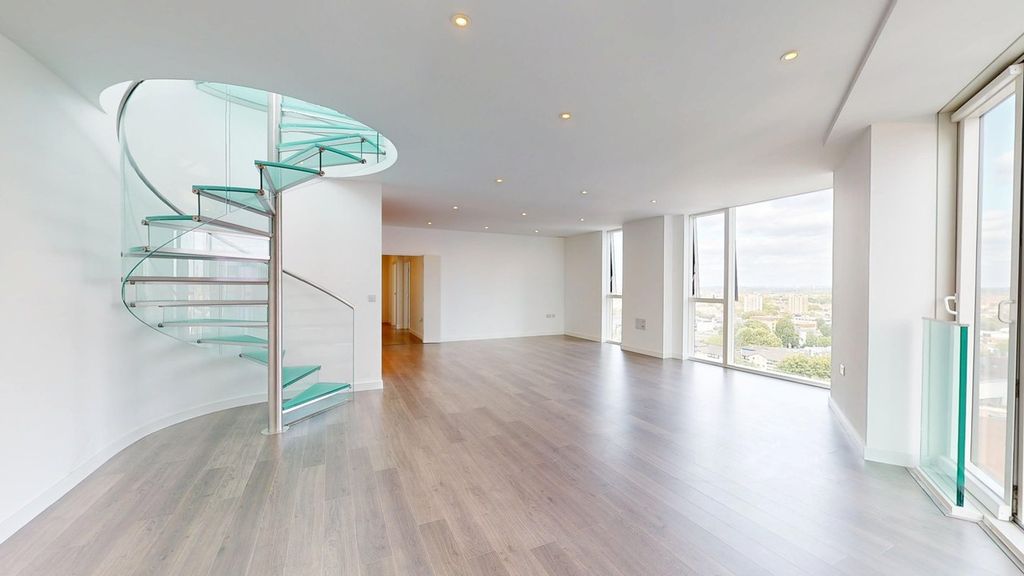 3 bed flat for saleTennyson Apartments, 1 Saffron Central Square, Croydon CR0 photo 4