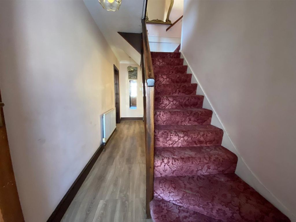 Additional image 12 of 4 bed semi-detached house for saleHunters Hall Road, Dagenham RM10