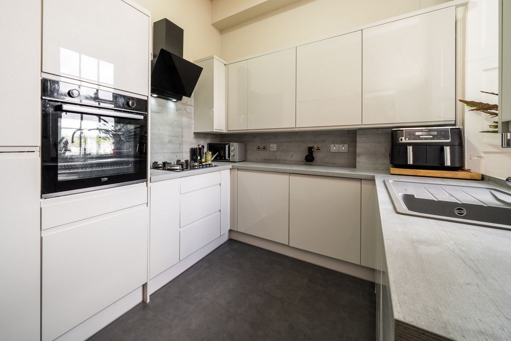 Additional image 8 of 2 bed flat for saleCrossgate, Cupar KY15
