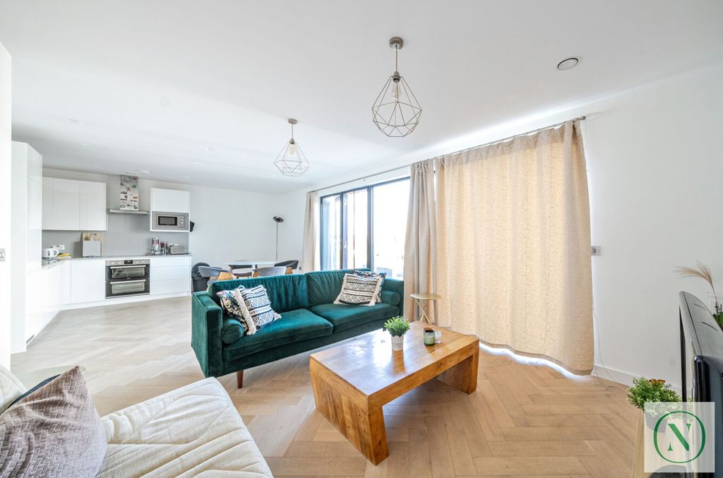 3 bed flat for saleBell Foundry Close, Croydon CR0 photo 3