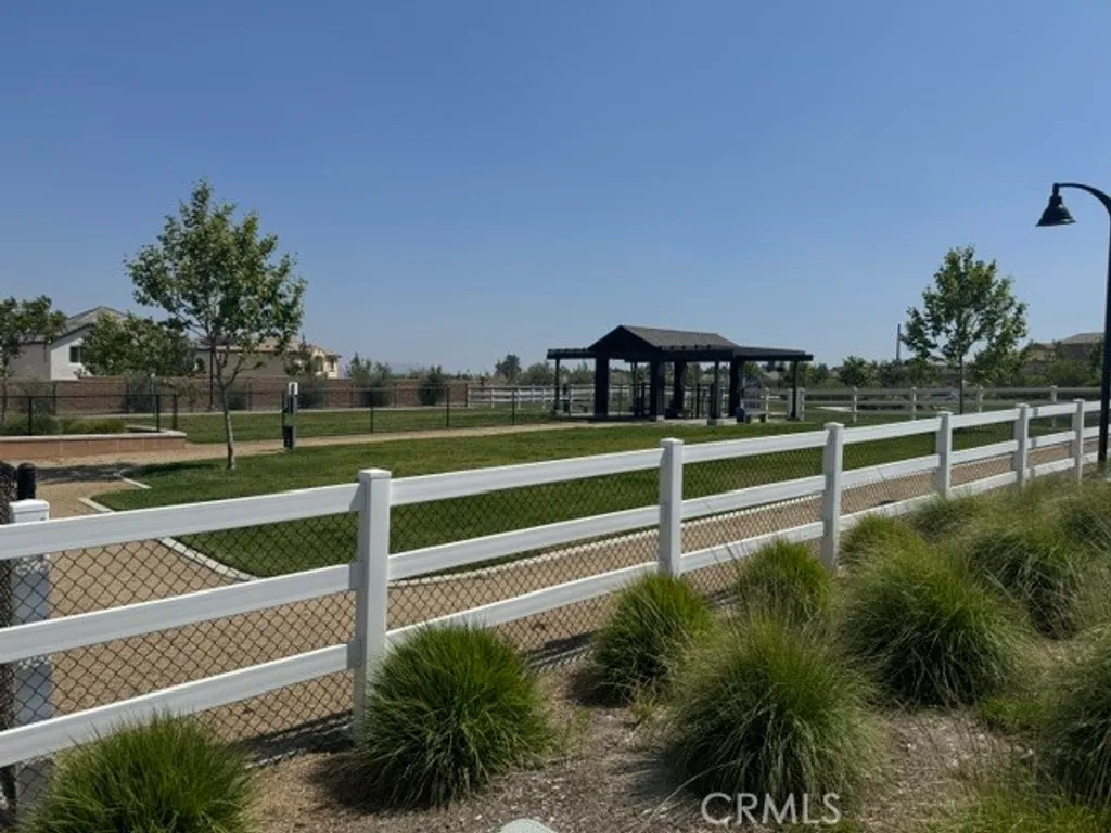 2464 Gunner Ridge Way, Rialto, CA 92377