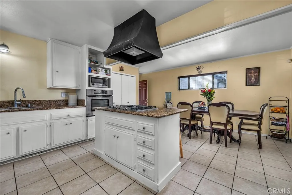 1700 W Raymond Street, Compton, CA 90220 photo 4