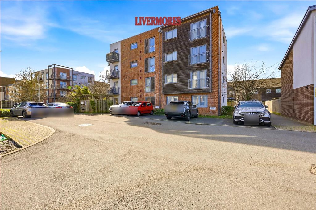 2 bed flat for saleAngie Mews, Dartford DA1